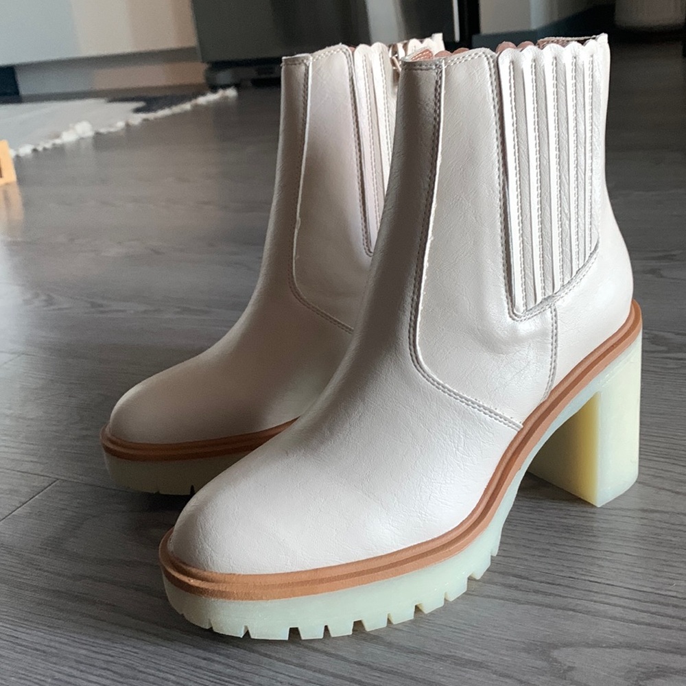 Size 7.5 Neutral boots